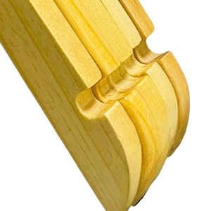 Perchas de Madera para Bebés de Alta Calidad, Duraderas y Antideslizantes, Perchas para Ropa de Niños, Logotipo Personalizado, Madera de Pino Ecológica, Hechas en Vietnam - Product Image 3