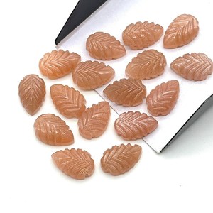 Cuentas de Piedra Lunar Melocotón en Forma de Hoja Talladas a Mano de 14 MM para la Elaboración de Joyas - Product Image 5