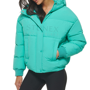 Nueva chaqueta de bombardero de mujer de Color liso de estilo de invierno, chaqueta de bombardero de mujer Lisa ajustada hecha en Pakistán - Product Image 1
