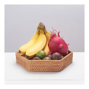 Bandejas redondas de bambú de Vietnam de alta calidad, bandeja de servicio de lujo elegante ecológica hecha a mano, borde de ratán clásico para el hogar SR2046 - Product Image 1