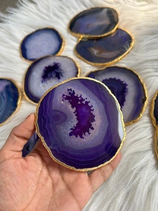 Sous-verre en agate violette avec finition plaquée or polie, design gravé, pierre naturelle du Gujarat - Décoration d'intérieur - Product Image 5