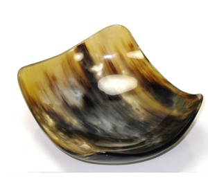 Bol en corne de buffle décoratif ultra brillant fabriqué à la main Bol d'offrande rituel poli à partir de corne véritable naturelle - Product Image 2