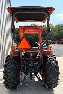 รถแทรกเตอร์คูโบต้า L2502 พรีเมียม ขับเคลื่อน 4 ล้อ ขนาดกะทัดรัด สำหรับงานเกษตร พร้อมที่ตักด้านหน้าและบุ้งกี๋ เครื่องยนต์ดีเซล 24 แรงม้า - Product Image 4