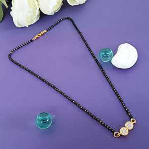 Bijoux indiens plaqués or Collier Pandent en cristal noir perlé brin mariée Mangalsutra bijoux ethniques indiens pour femmes - Product Image 2