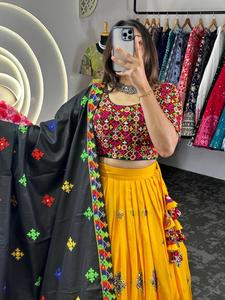 Venta al por mayor nuevo diseñador Navratri especial rayón hermoso Chine Stitch y espejo Real trabajo Lehenga y Choli con Dupatta - Product Image 3