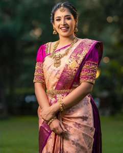 Magnifique Saree All-Pallu de style Bollywood avec bordure en jacquard exclusive en viscose riche pour Diwali Fashionharbour - Product Image 5