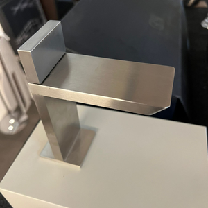 Robinet de lavabo mural CEA Design BAR30S en acier inoxydable à levier unique avec bec cylindrique - Product Image 5