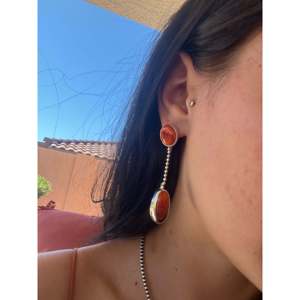 Pendientes Colgantes de Ostra Espinosa Hechos a Mano por Navajo, Joyería de Moda - Product Image 2