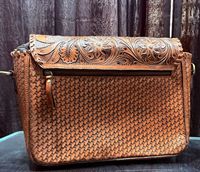 Tas Selempang Kulit Asli Buatan Tangan Wanita dengan Desain Bunga Ukiran Tangan, Tas Vintage Karya Seniman, Custom