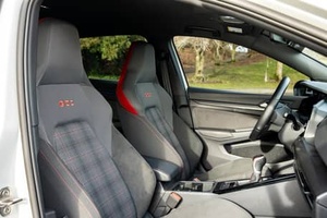 TOP SELLING 2023 Volkswagen GTI S Boîte manuelle 6 vitesses, Moteur 4 cylindres turbo, Praticuellement non modifié - Product Image 3