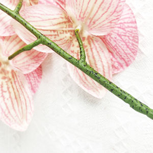 กล้วยไม้ผีเสื้อประดิษฐ์8หัวสำหรับตกแต่งบ้าน-สัมผัสเหมือนจริง - Product Image 4