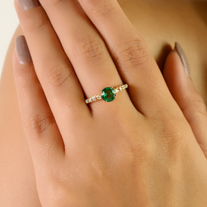 Anillo de Compromiso de Alta Calidad con Esmeralda y Diamante de Corte Brillante Redondo, Producto Más Vendido, Oro Amarillo K14, Joyería Hecha a Mano - Product Image 4