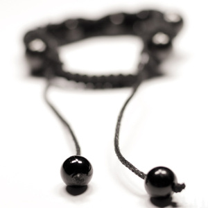 Pulsera de macramé Shambhala de Shungita con 7 cuentas redondas pulidas de 0.39 pulgadas (10 mm) y 2 cuentas redondas pulidas de 0.32 pulgadas (8 mm) - Product Image 3