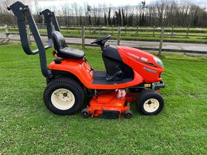 เครื่องตัดหญ้าแบบนั่งขับ Kubota G261 ขนาด 139 ซีซี เครื่องยนต์ดีเซล 2 จังหวะ ขับเคลื่อนด้วยตัวเอง ใบมีดแบบโรตารี่ ถังเก็บหญ้าขนาด 100 ลิตร เบาะนั่งเกรดอุตสาหกรรม - Product Image 4