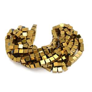 Perles d'hématite métallique dorée en forme de cube naturel Chakralume, provenant du Rajasthan, pour la fabrication de bijoux en gros - Product Image 1