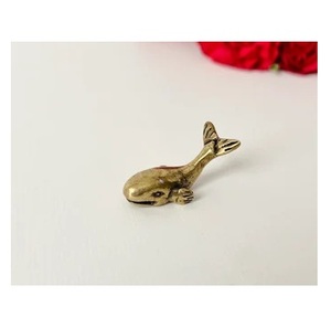 Classic Heavy Metal <b>Paperweight</b> Hand Shaped Handicraft for Home Office Desktop Decoration Durable <b>Paperweight</b> Holding Flat Paper - Product Image 5