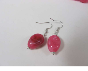 สร้อยคอเรซินบัตเตอร์สกอตช์สไตล์แองเจล่าคาปูติดีไซน์เทียม - Product Image 3