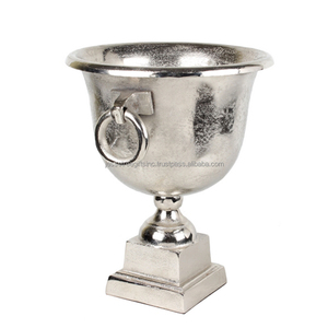 Enfriador de vino de metal con Acabado niquelado Forma hexagonal Base redonda Calidad Premium para servir Precio al por mayor - Product Image 3