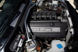 BMW 325i Cabriolet de 1988 en excellent état, avec échange de moteur S52, modifications importantes de style M3, moteur E36 M3 et boîte manuelle à 5 vitesses. - Product Image 6