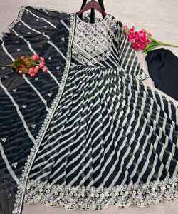 Satén glamoroso Ropa de temporada SalwarKameez con estampado digital opulento y adornos de encaje Fabuloso tul Ropa de novia Lehenga Choli - Product Image 5