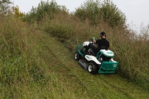 4WD RM982F กระต่าย orec เครื่องตัดหญ้าพลังสูงสำหรับสวนฟาร์ม - Product Image 2