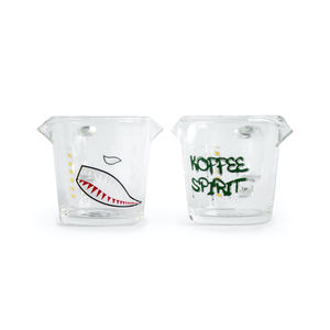 Pichet à expresso en verre borosilicaté écologique Mini tasse à mesurer avec bec verseur Pot à crème Motif imprimé requin - Product Image 1