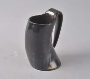 Jarra Vikinga Negra Pulida de Primera Calidad Hecha a Mano, Auténtica Jarra de Cuerno de Búfalo para Cerveza, Hidromiel y Cerveza Tradicional - Product Image 3