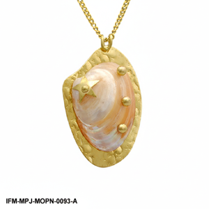 Collana con Ciondolo in Madreperla Arancione e Bianca per Donne, Finitura <span class=keywords><strong>Oro</strong></span> Texturizzata, Gioiello Costiero Oversize - Product Image 2