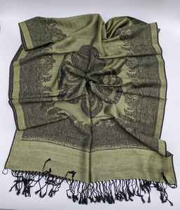 Venta al por mayor Diseña tu propio chal de lana para damas con longitud larga proveedor directo de fábrica chal de lana para mujeres en color sólido - Product Image 1