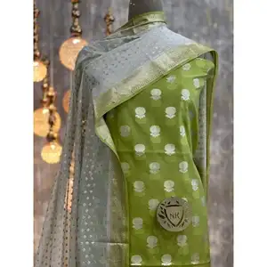 Chanderi真丝手摇织机Nakshi Zari套装材质套装纯Banarasi Chanderi真丝未缝合连衣裙
