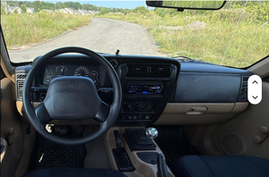 Jeep Cherokee SE 4x4 d'occasion abordable de 1999, sans réserve, boîte manuelle 5 vitesses, moteur 6 cylindres en ligne de 4,0 litres - Product Image 4