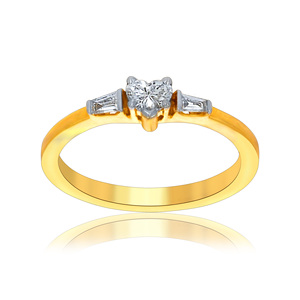 Anillo de Diamantes Ardour Spark, Anillo de Diamantes Solitario de Lujo con Corazón en Oro Pulido de 14K con Detalles de Corte Trapezoidal - Product Image 1