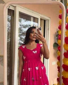 ฤดูร้อนที่สวยงาม Maxi สำหรับฤดูกาลที่กำลังจะมาถึงด้วยผีเสื้อที่สวยงามทั่วทุกมุม - Product Image 4