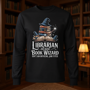 T-shirt a maniche lunghe da bibliotecario/a, mago/a dei libri, titolo di ruolo non ufficiale per il personale della biblioteca o gli amanti dei libri, t-shirt promozionale - Product Image 3
