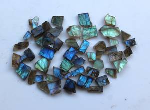 Pierre précieuse Labradorite multicolore Pierre de sculpture de créateur Cristal fait main en mélange de formes et de tailles pour la fabrication de bijoux à prix de gros - Product Image 3