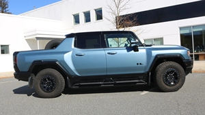 Camioneta Eléctrica 2024 3X Omega Edition, Paquete de Baterías de 24 Módulos de Rango Extendido, Unidad de Tracción Delantera de un Solo Motor - Product Image 2
