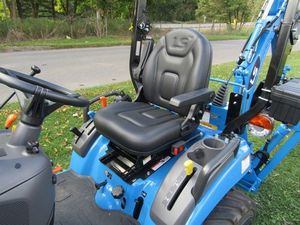 Tracteur tondeuse à gazon 2025 Ls avec chargeur frontal et pelleteuse Mini tracteur Tracteur tondeuse à gazon avec pelleteuse à vendre en Europe - Product Image 5