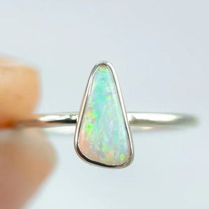 Ajuste de bisel de forma elegante de ópalo etíope Natural, banda minimalista de Plata de Ley 925 para mujer, anillos de fiesta de aniversario, regalos - Product Image 1