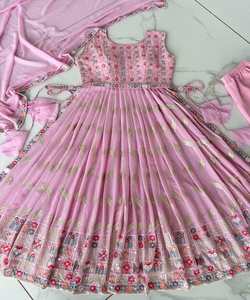 Retro Revival Radiance: <strong>Rediscover</strong> the Charm of Women's Dresses Fashion 2014 - Blend Retro Styles with Modern Flourishes for a