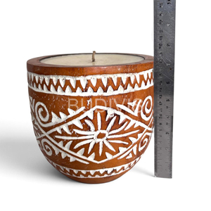 Bougie d'aromathérapie en cire d'abeille avec détails blancs sculptés à la main, style rustique, haute qualité pour une décoration intérieure chaleureuse - Product Image 2