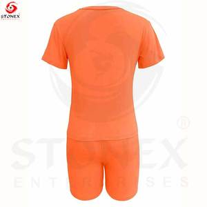 Vêtements de détente pour femmes Ensemble 2 pièces pour femmes Ensemble grande taille avec logos gonflés à personnaliser Ensemble chemise et short de motard en coton côtelé Vente en gros - Product Image 4