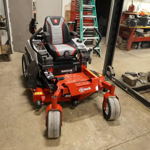 Cortadora de Césped Inalámbrica Exmark RZS691GKA523A3 2025 con Función de Autopropulsión, Motor de 4 Tiempos, Altura de Corte de 1000 mm, Recogida de Césped - Product Image 1