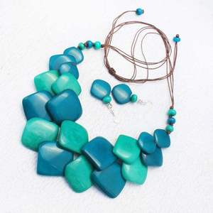 Collar de Resina Multicolor Personalizable con Perlas y Cuentas en Forma de Bola para Bodas por bh crafts - Product Image 3