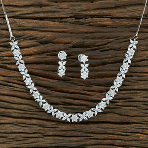Vente en gros, conception à la main, délicat collier en diamant américain Cz avec placage Rhodium 421013 - Product Image 1