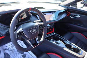 Audi RS e-tron GT quattro 2023 en perfecto estado - Product Image 3