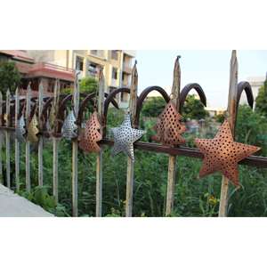 Juego de 100 Piezas de Adornos Navideños de Metal Reciclado, Decoraciones para Árbol de Navidad Cortadas con Láser, Adornos Festivos Únicos para Oficina - Product Image 4