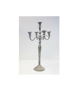 Candélabre en métal conçu pour les événements sur le thème royal offrant une lumière de bougie majestueuse, parfaite pour les célébrations sophistiquées - Product Image 5