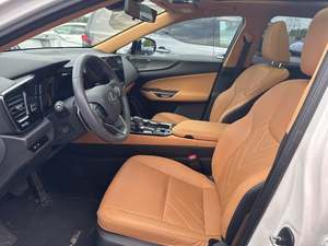 Lexus NX 350 2024, SUV de luxe, très propre et abordable, transmission intégrale, moteur essence 4.1-6L, automatique, 400 ch, 500 Nm, sièges en cuir, toit ouvrant, caméra 360° - Product Image 5