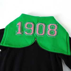 Sudadera con Capucha Unisex AKA Black Prep, Bordado Chenille Verde y Rosa con Letras Griegas, Ajuste Premium - Product Image 3