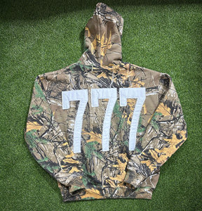 Camuflaje con estampado de Prince Vintage para Hombre | Ropa de calle larga personalizada para caza | Sudadera con capucha con cremallera de camuflaje con patrón de logotipo para invierno - Product Image 4